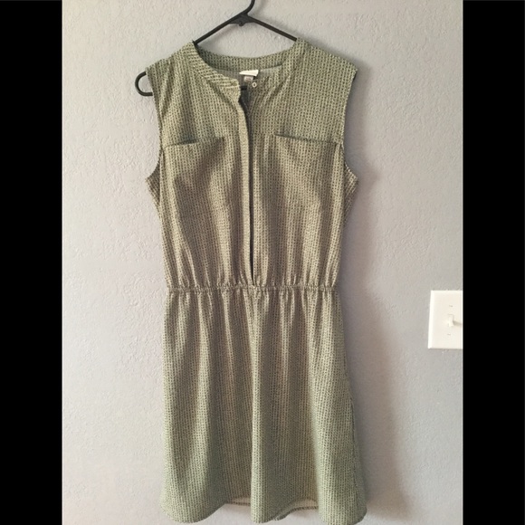 Merona Dresses & Skirts - Green dress with pockets